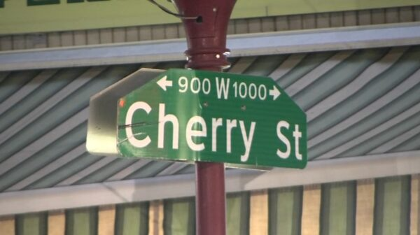 Firefighter injured during robbery in Philadelphia, suspects sought