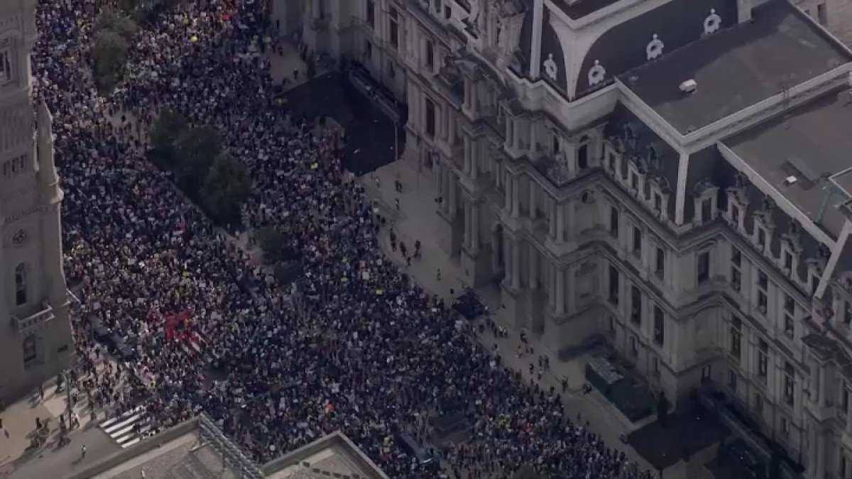 Thousands take part in ‘No Kings’ protest in Center City – NBC10 Philadelphia