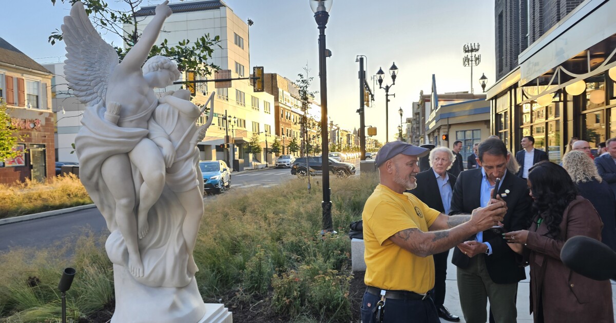 Officials dedicate 'incredible' statue to elevate Allentown streetscape