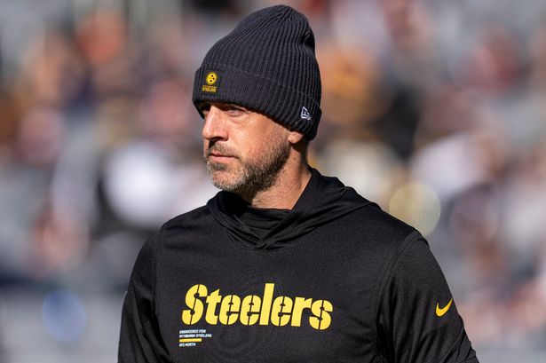 Aaron Rodgers will play through the pain on Sunday