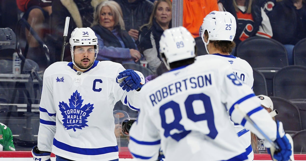 Auston Matthews, John Tavares lead Toronto Maple Leafs past Philadelphia Flyers; Chris Tanev stretchered off after collision