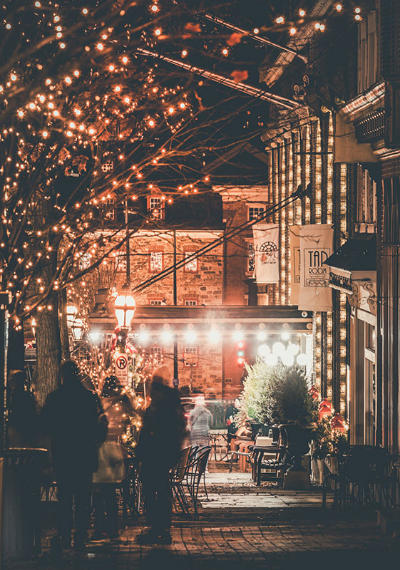 An artsy photo of the streets lit up and filled with people in the evening in Bethlehem, PA