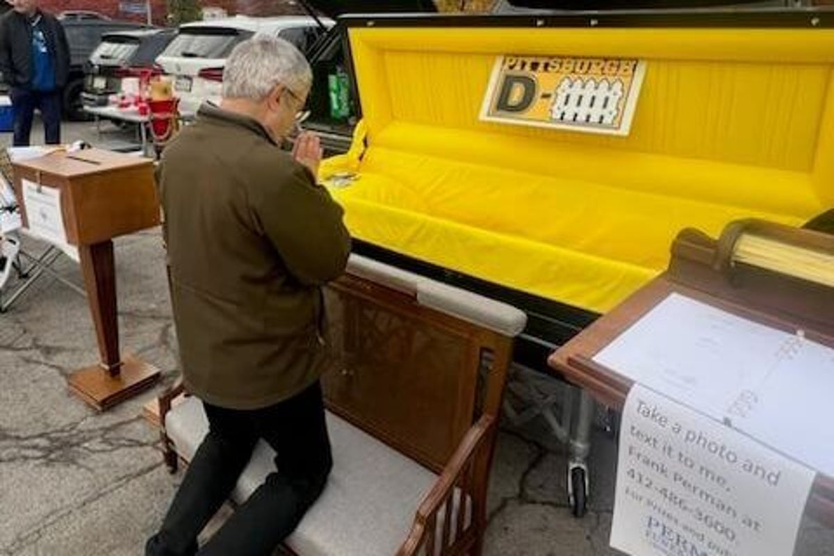 Steelers fans hold funeral for defense, unit responds in dominant win