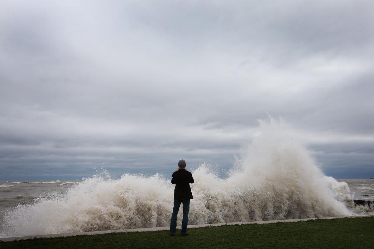 Lake Effect Storm To Bring Massive Waves Along Lake Erie