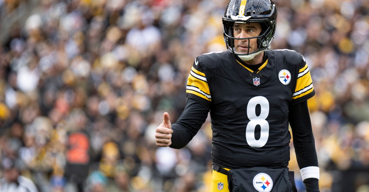 Steelers QB Aaron Rodgers believed to have ‘slight break’ in wrist