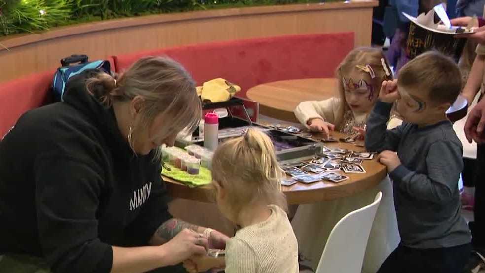 Families in Pittsburgh enjoy early New Year's Eve celebrations