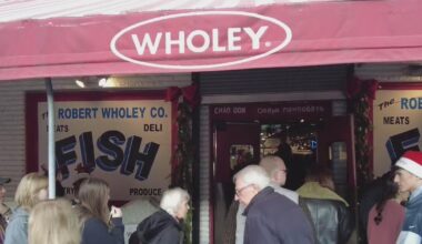 Pittsburghers hit the Strip District for Christmas Eve shopping