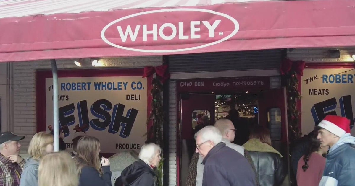 Pittsburghers hit the Strip District for Christmas Eve shopping