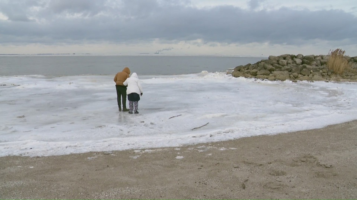 Lake Erie seiche draws visitors to Maumee Bay State Park