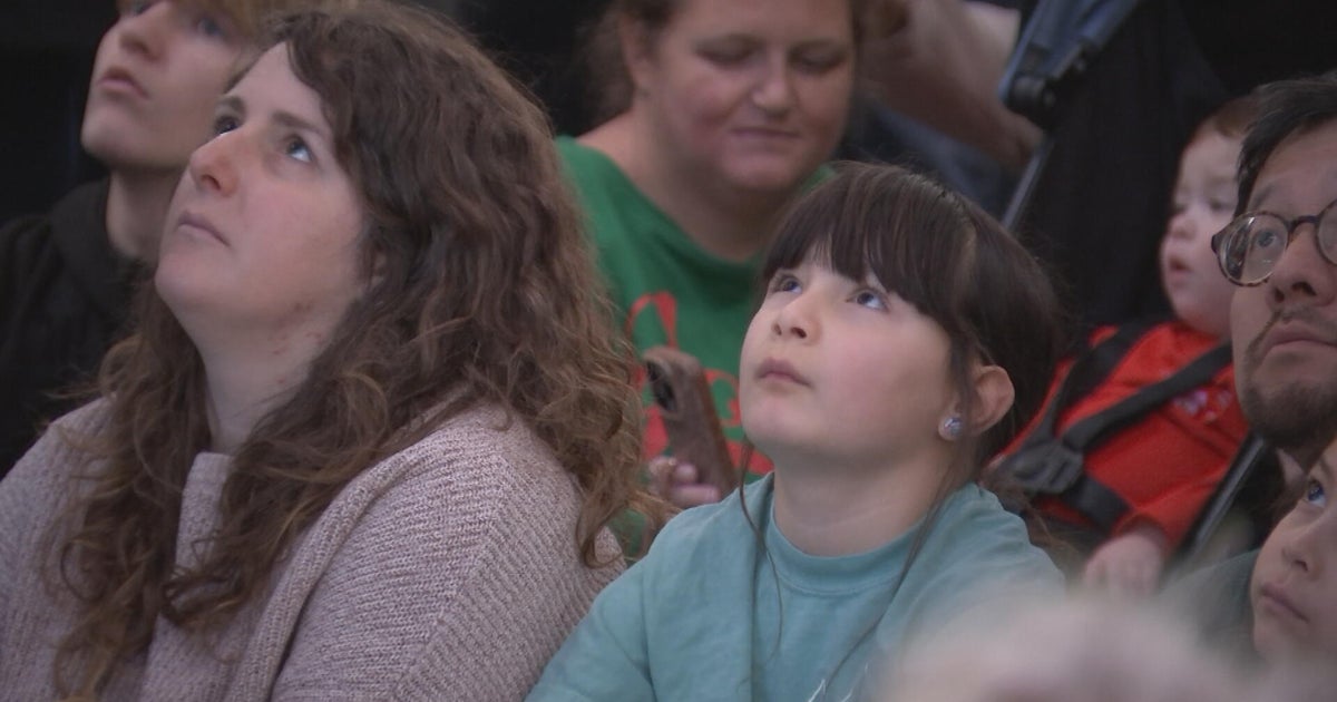 Crowds pack Philadelphia's Wanamaker Building for final Christmas Light Shows amid uncertain future