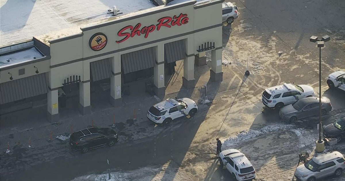 Man shot at ShopRite in South Philadelphia, police say