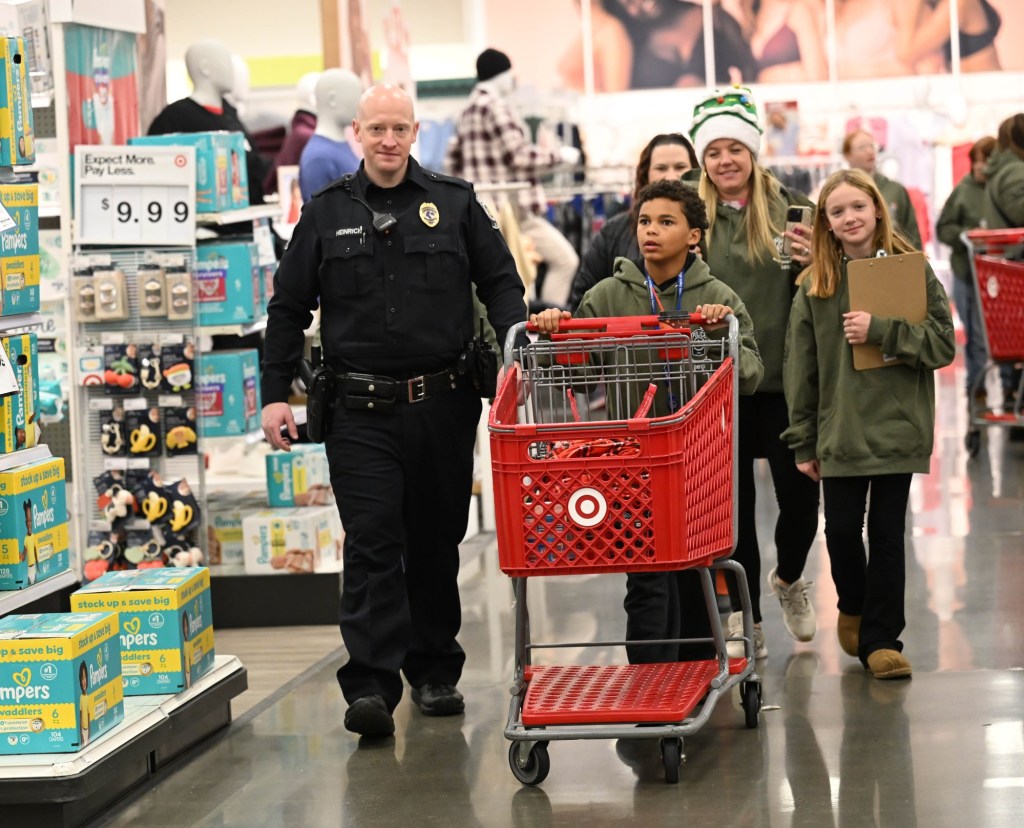 Shop with a Cop | PHOTOS – The Morning Call