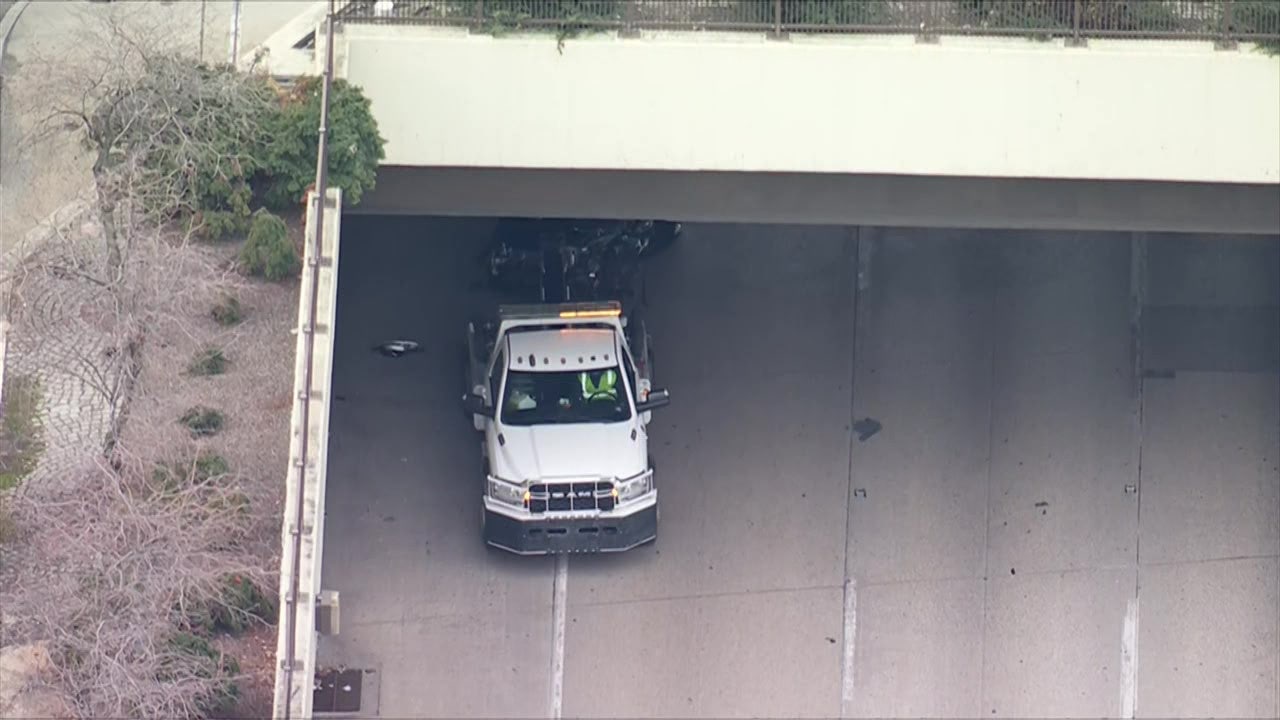 Car slams into stopped utility truck on I-676, 27-year-old Florida driver killed