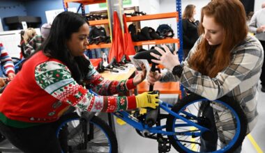 MCR Santa Bike Workshop | PHOTOS – The Morning Call