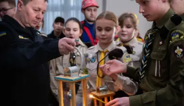 Ukrainian rescuers received the Bethlehem Peace Light from Plast scouts