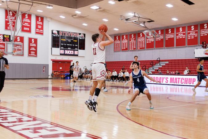 Men's Basketball Edged by Scranton 83-80