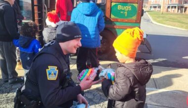 Scranton Police’s ‘Sidewalk Santa’ brings joy to children – Scranton Times-Tribune