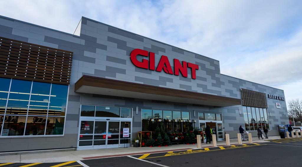 Giant to close ecommerce fulfilment center in Coopersburg