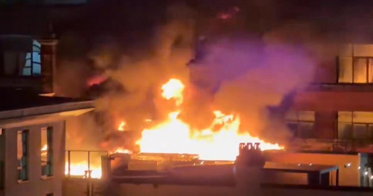 Fire crews remain at scene of blaze in Glasgow city centre