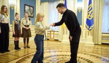 Scouts present Zelensky with Bethlehem Peace Light