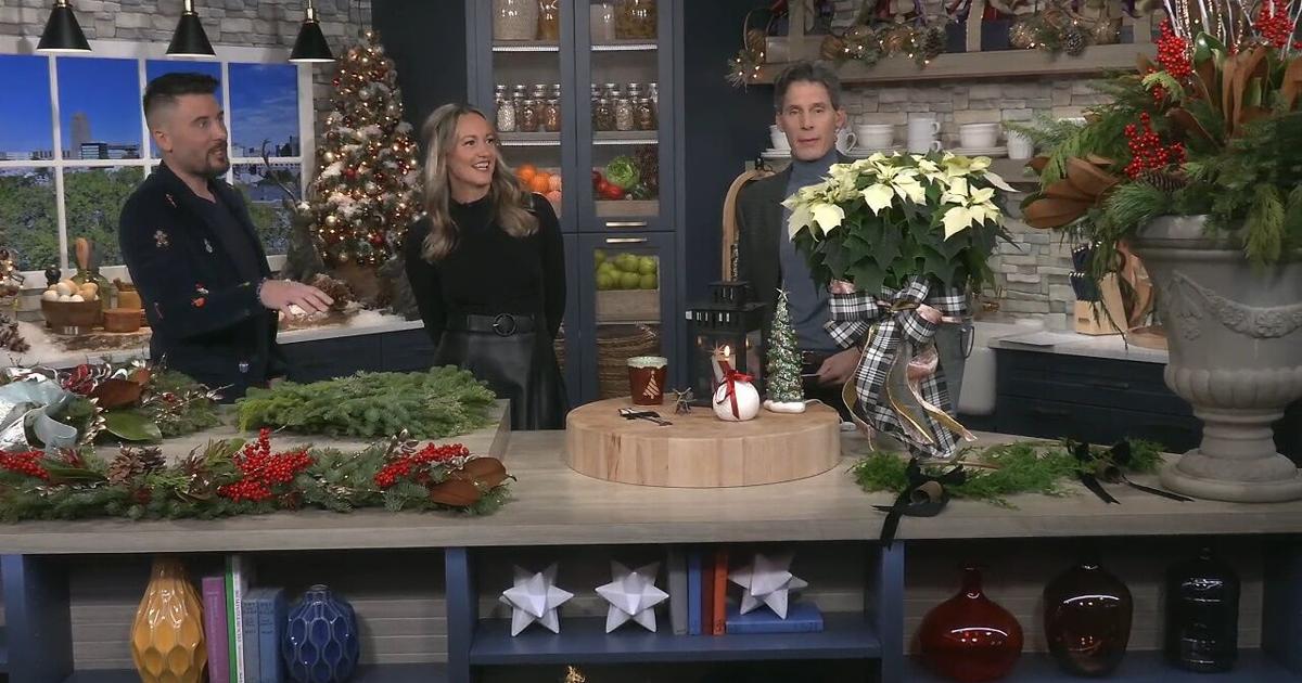 Never too late to decorate! Deck your halls with expert Johnny Walsh | 69News at Sunrise