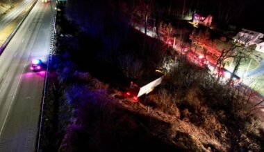 Tractor trailer slides off I-78 in icy overnight conditions | Lehigh Valley Regional News
