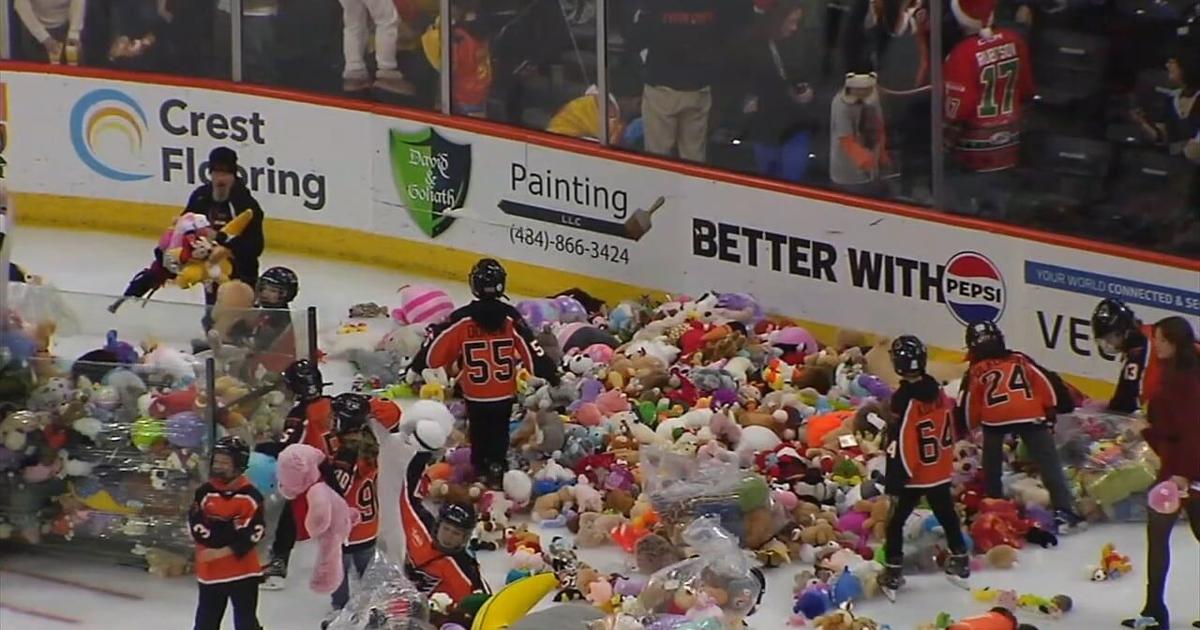 Lehigh Valley Phantoms' Teddy Bear Toss warms hearts with record donations to children in need | Allentown Area
