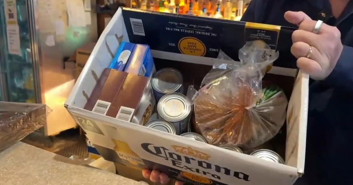 Reading bar gives holiday meals and gift cards to families in need | Berks Regional News