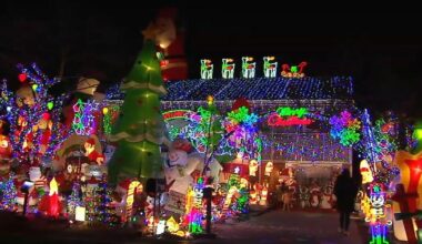 'Professional' Santa keeps magic alive with interactive display in Exeter | Reading Area