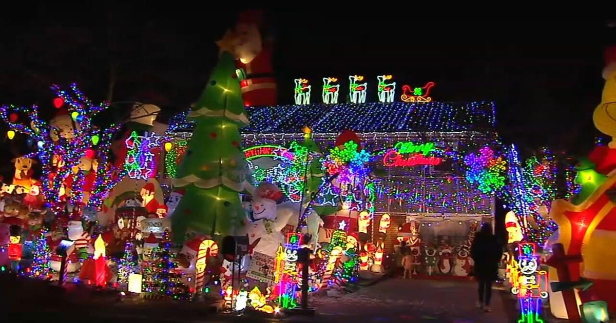 'Professional' Santa keeps magic alive with interactive display in Exeter | Reading Area