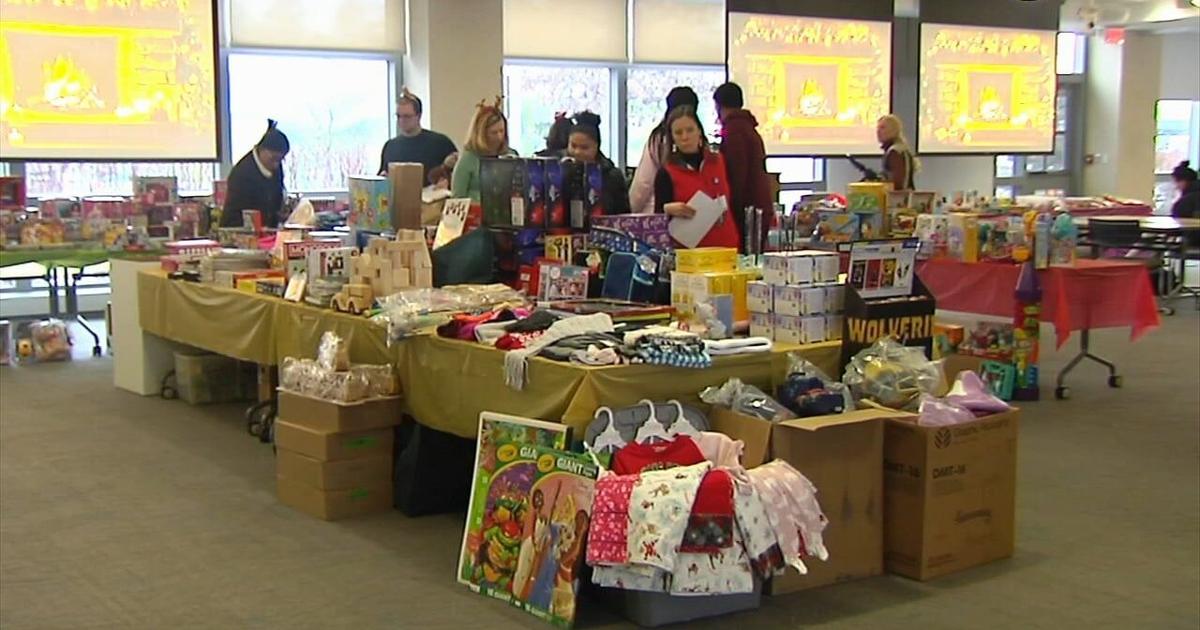 Free holiday gifts bring smiles to hospitalized children and their families | Allentown Area