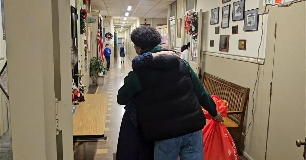 Former Berks Catholic standout athlete surprises kindergarteners with toys at Reading school | Berks Regional News