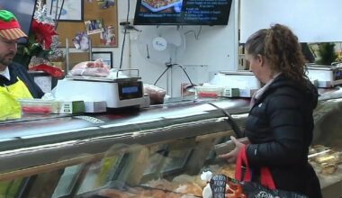 Holiday classics and unique finds popular among Christmas Eve shoppers at Allentown Farmers Market | Lehigh Valley Regional News