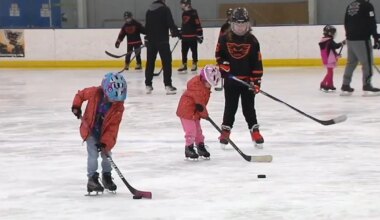 'It's for everyone': Phantoms youth program promotes girls' involvement in the sport | Homepage Top Stories