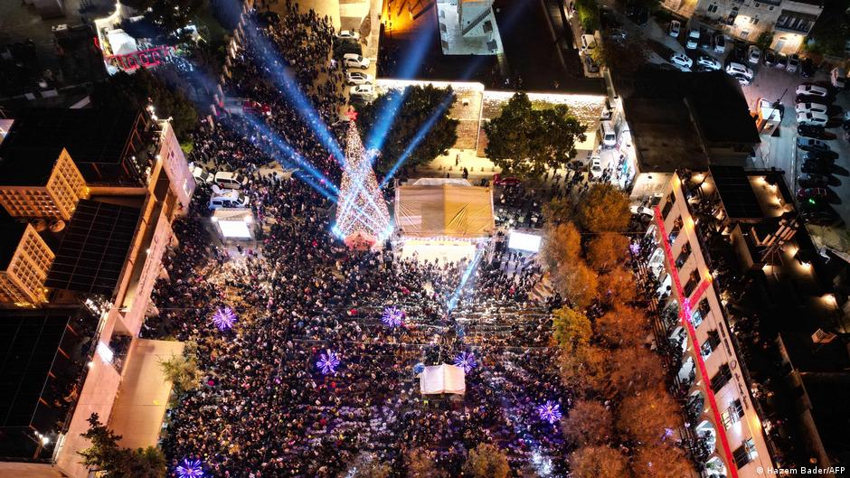 Christmas lights return to Bethlehem after wartime silence – DW – 12/07/2025