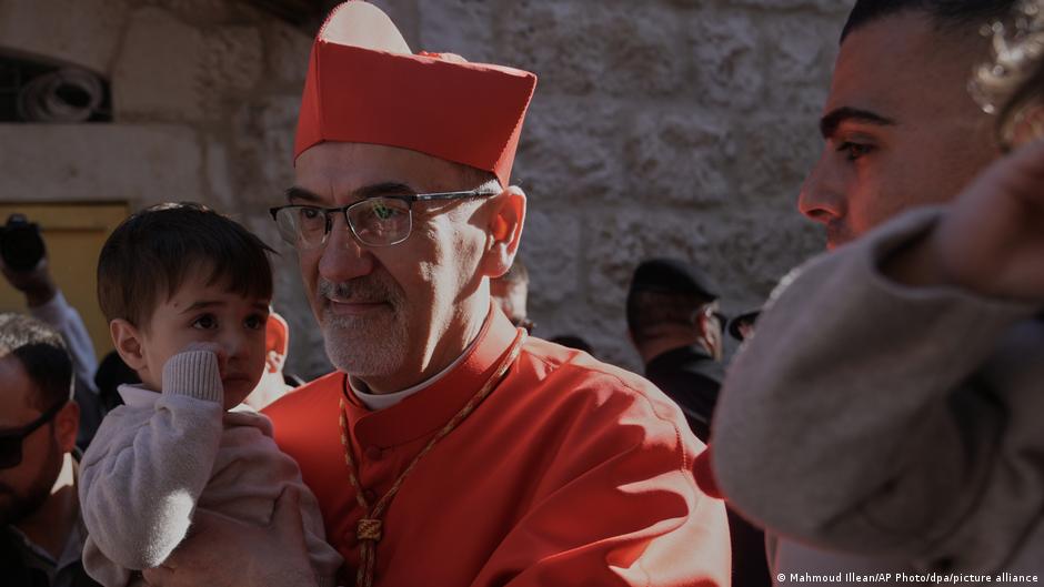 Christmas returns to Bethlehem amid fragile Gaza truce – DW – 12/24/2025