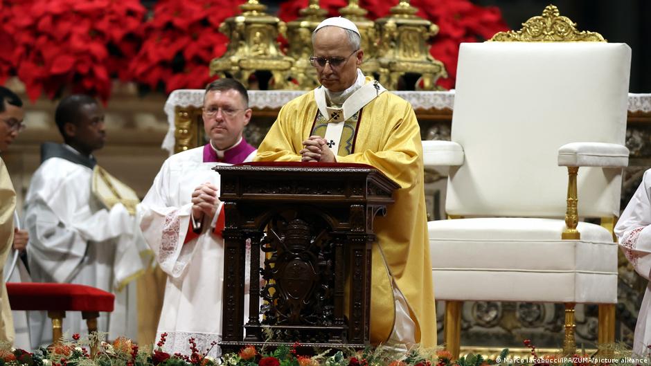 Pope Leo decries 'distorted econmoy' in first Christmas Mass – DW – 12/25/2025