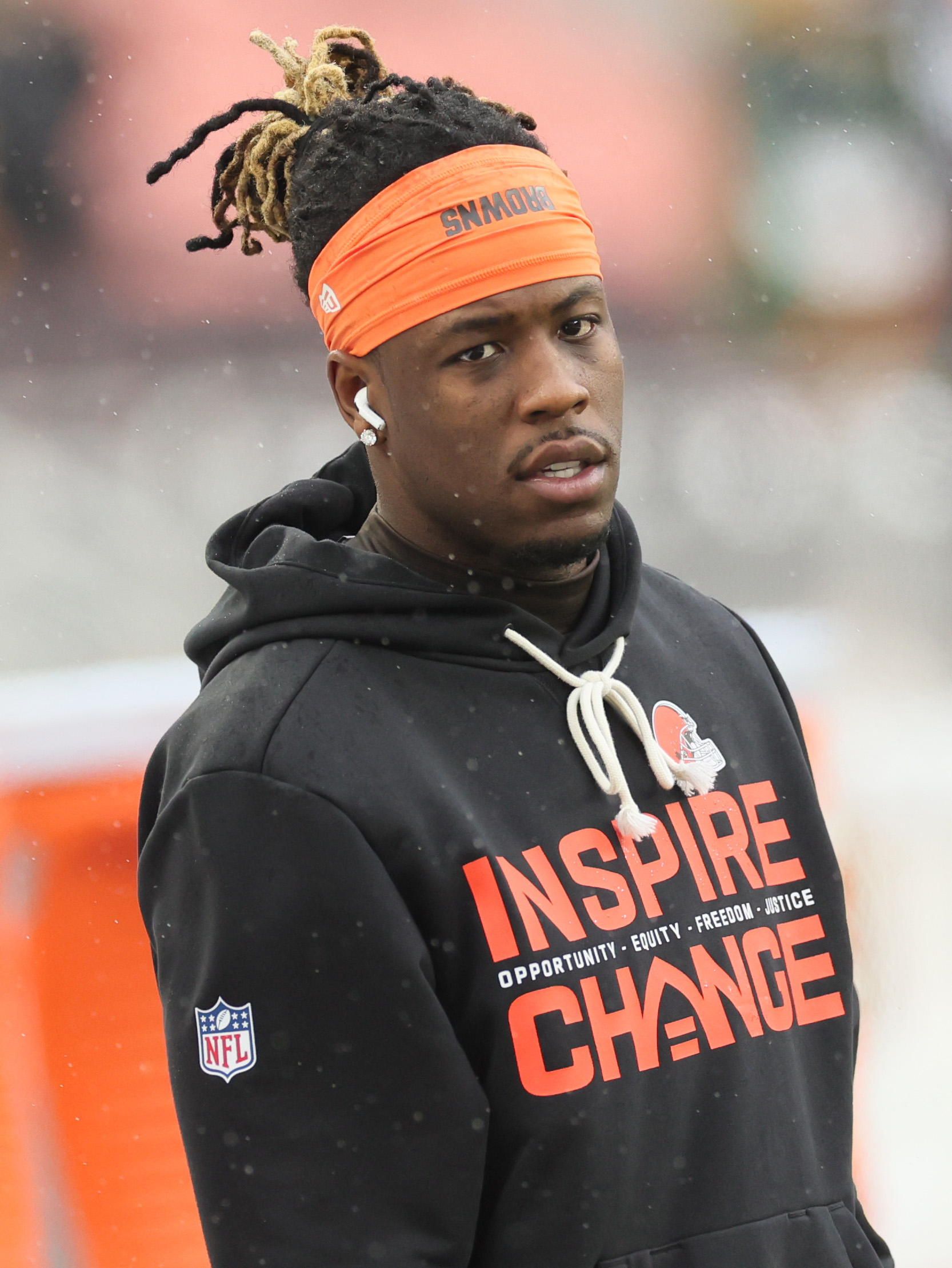 Cleveland Browns wide receiver Jerry Jeudy during warm ups before their game against the Pittsburgh Steelers.