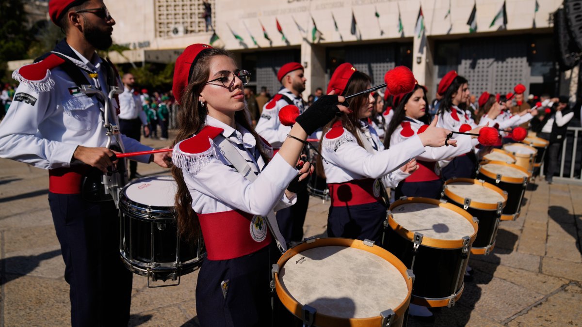 Thousands flock to Bethlehem to revive Christmas spirit – NBC 5 Dallas-Fort Worth