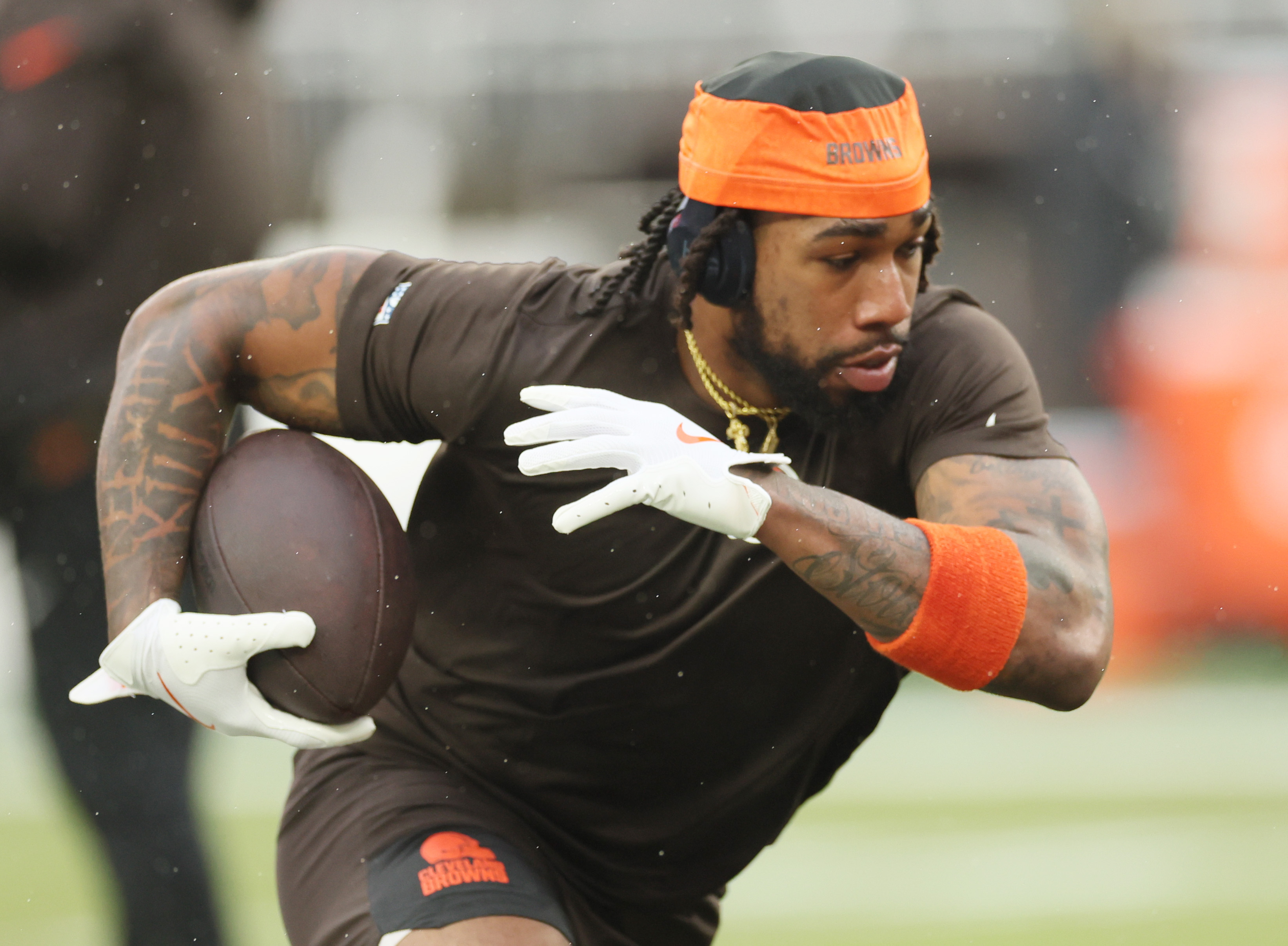 Cleveland Browns wide receiver Gage Larvadain during warm ups before their game against the Pittsburgh Steelers.