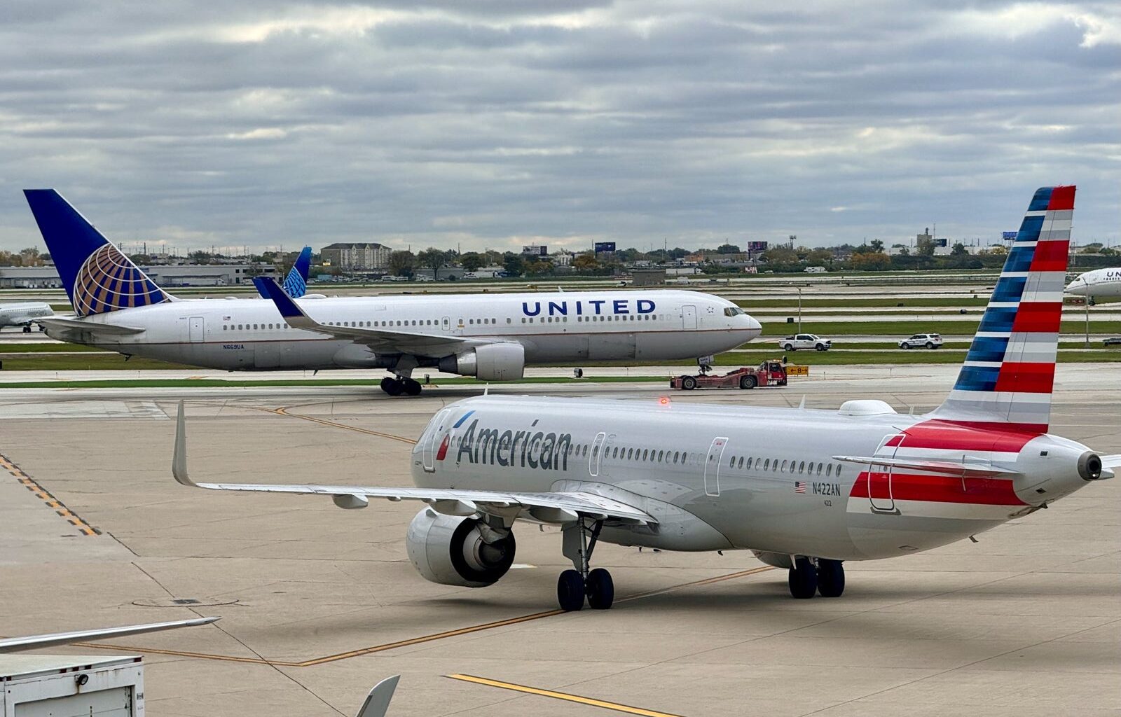 United escalates Chicago turf war against American with 2 new routes