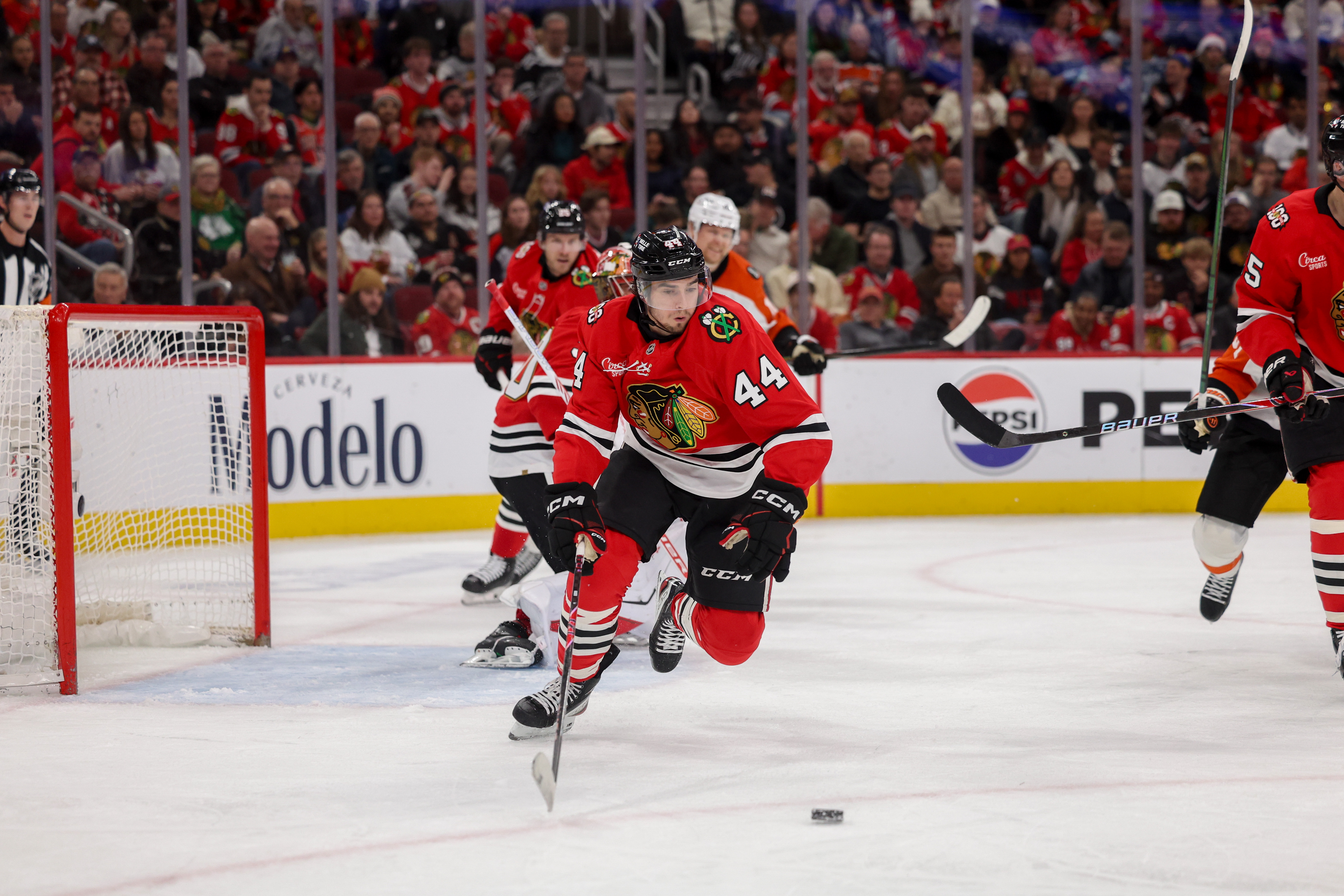 Chicago Blackhawks defenseman Wyatt Kaiser (44) handles the puck during the second period against the Philadelphia Flyers at the United Center Tuesday Dec. 23, 2025 in Chicago. (Armando L. Sanchez/Chicago Tribune)