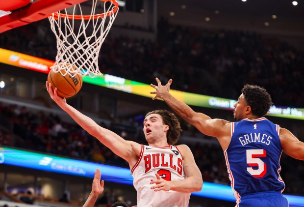 Chicago Bulls guard Josh Giddey (3) goes up for a layup in the second quarter during a game against the Philadelphia 76ers, Friday, Dec. 26, 2025, at the United Center in Chicago. (Dominic Di Palermo/Chicago Tribune)