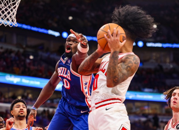 76ers forward Adem Bona (30) reaches for the ball in front of Bulls guard Coby White in the fourth quarter Friday, Dec. 26, 2025, at the United Center. (Dominic Di Palermo/Chicago Tribune)