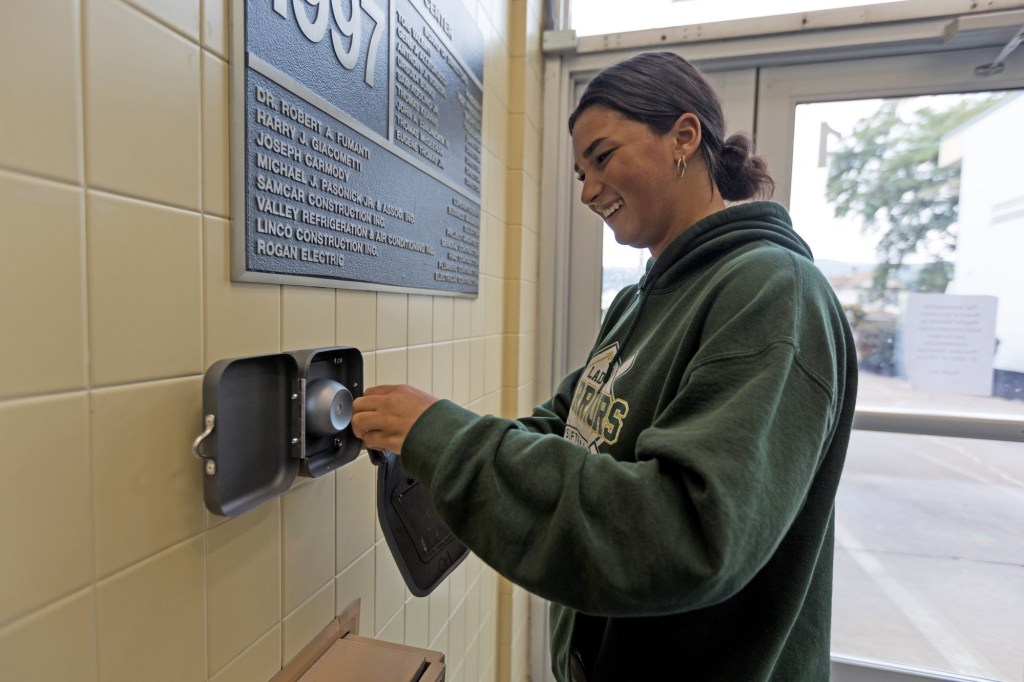 Pennsylvania lawmakers look to ban cellphone use in classrooms