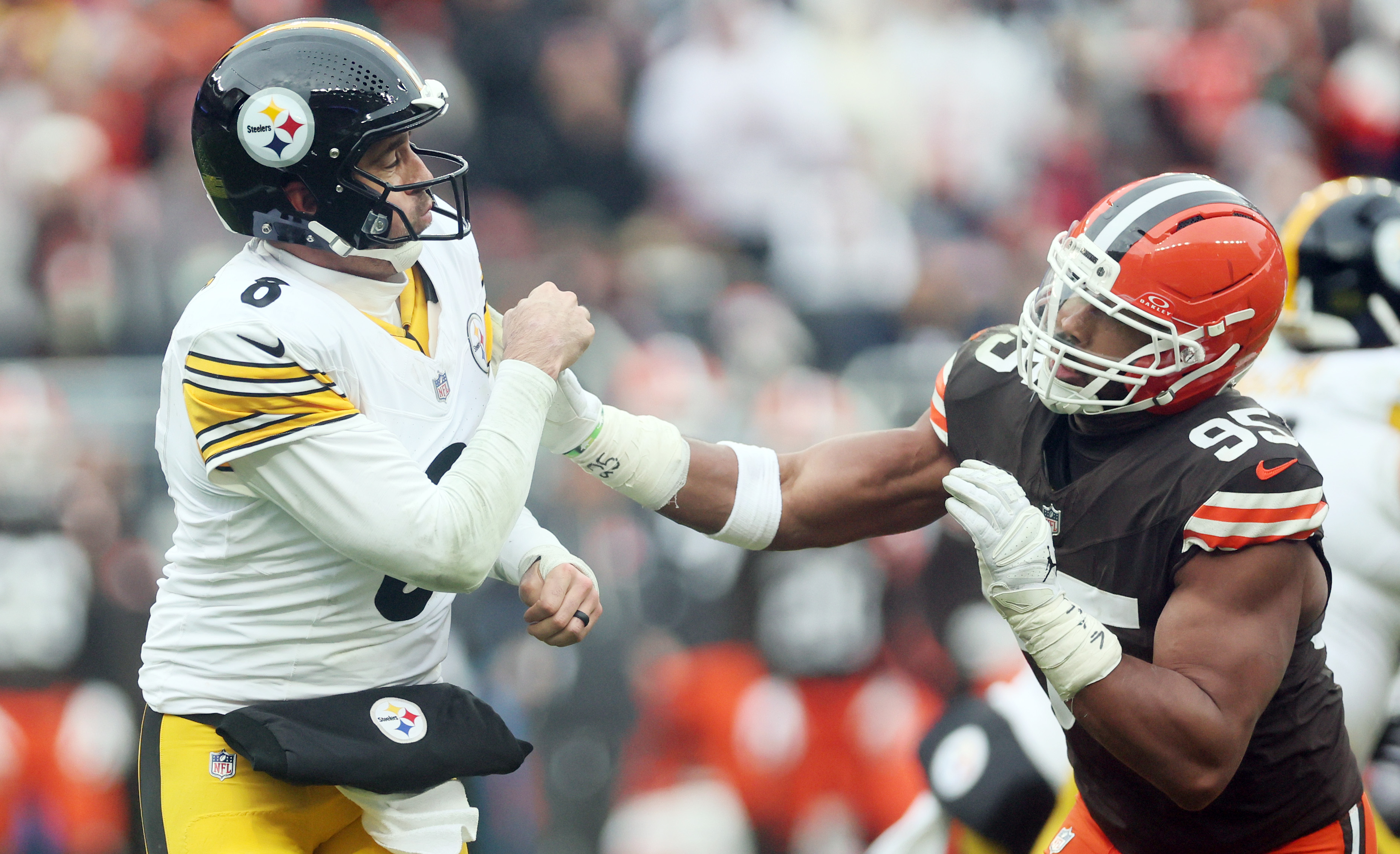 Cleveland Browns defensive end Myles Garrett puts pressure on Pittsburgh Steelers quarterback Aaron Rodgers on a pass play in the second half. 