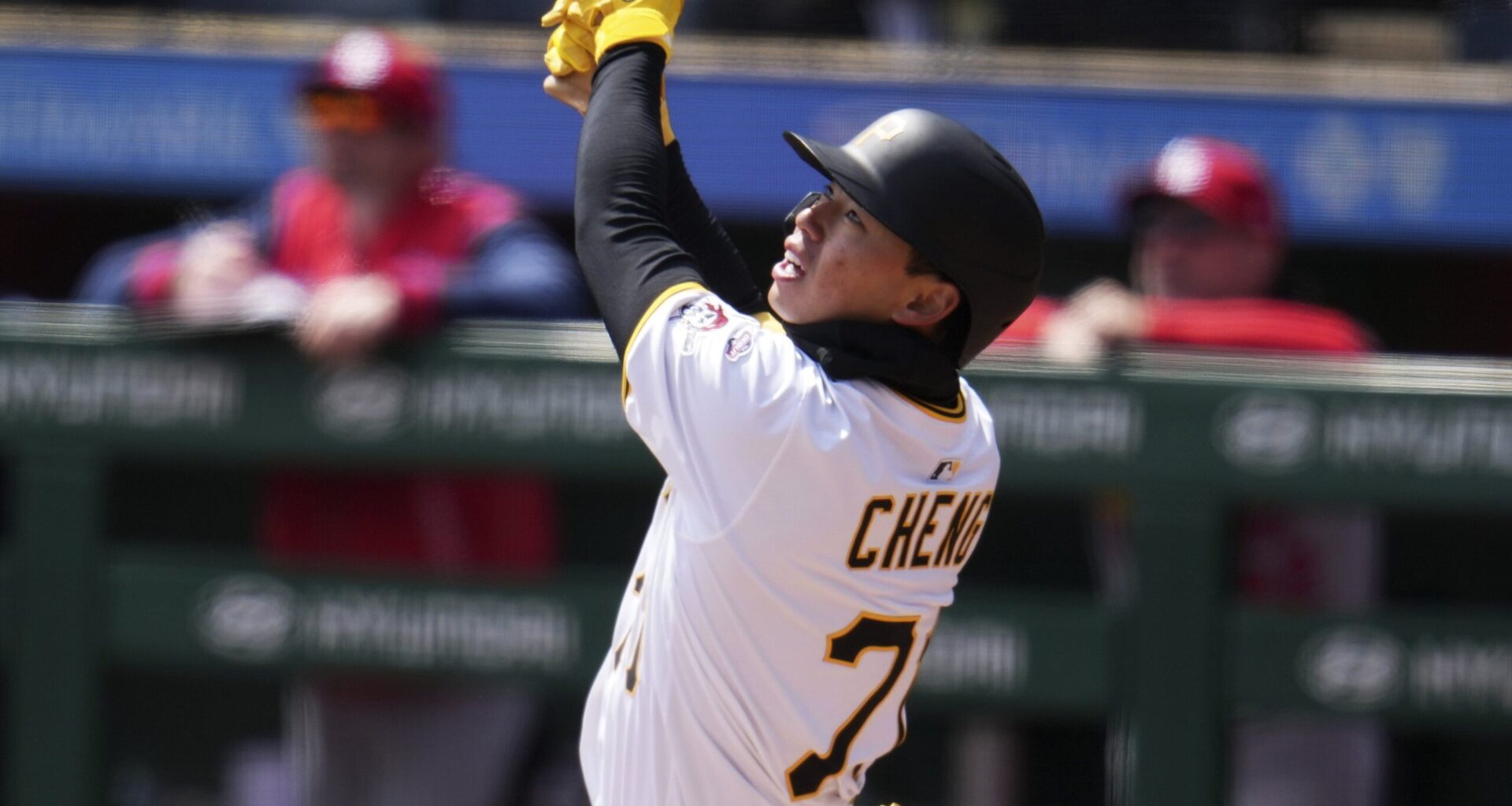 Pirates DFA Tsung-Che Cheng, Marco Luciano
