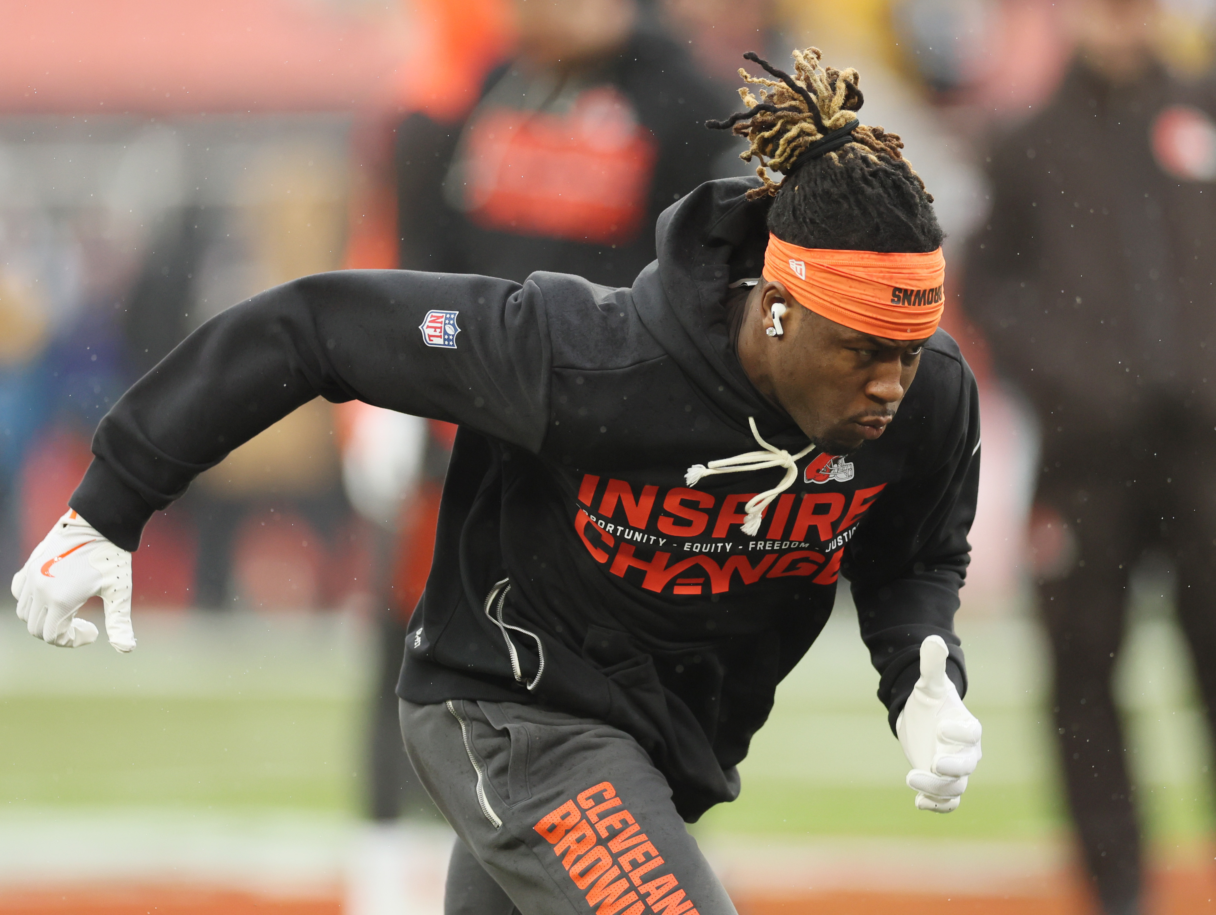 Cleveland Browns wide receiver Jerry Jeudy during warm ups before their game against the Pittsburgh Steelers.