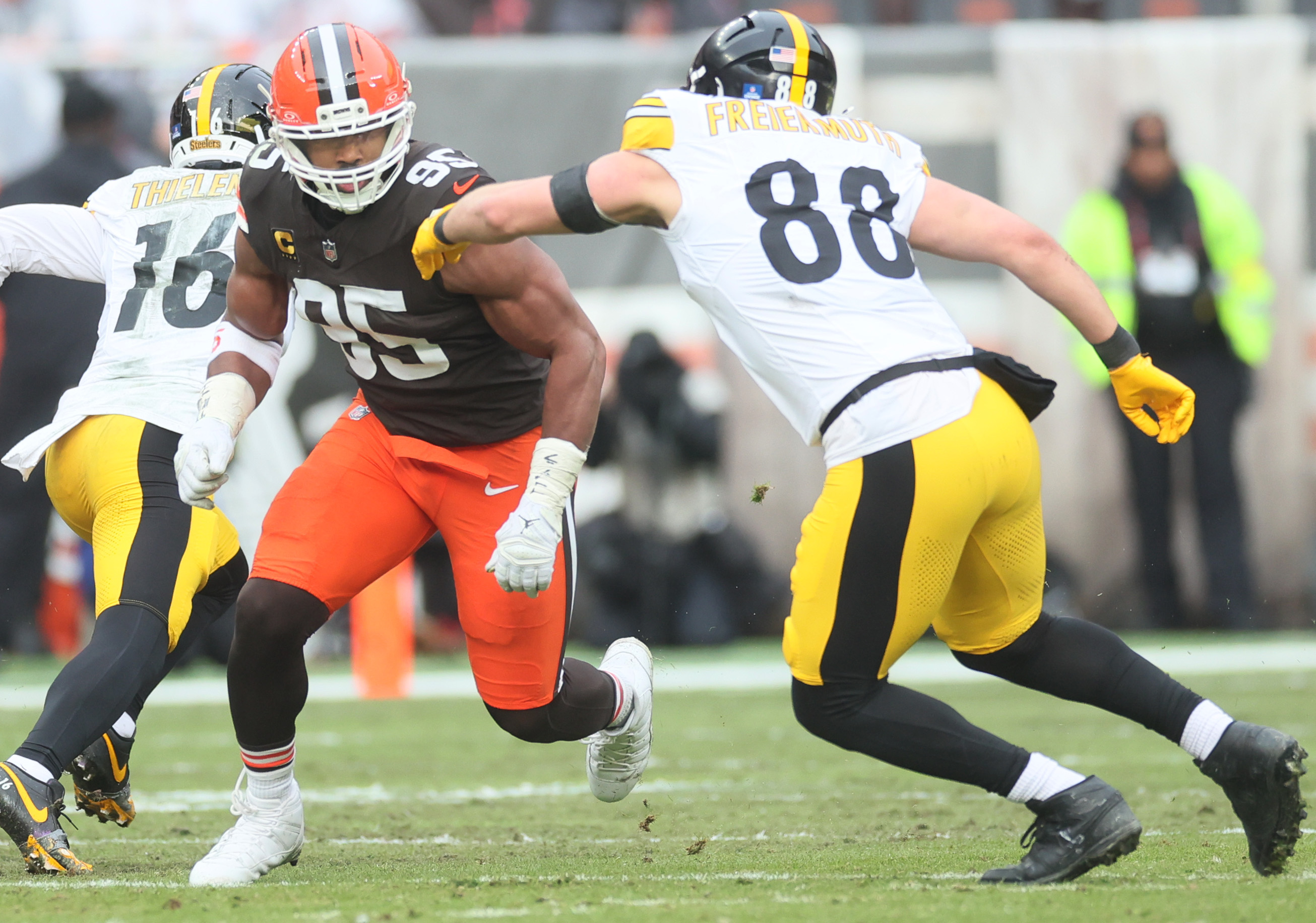 Cleveland Browns defensive end Myles Garrett tries to get around the blocking effort of Pittsburgh Steelers tight end Pat Freiermuth on a pass play in the second half. 