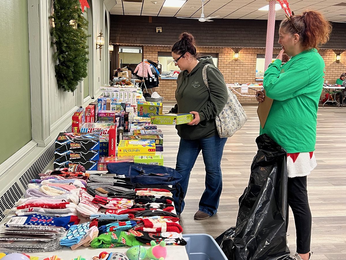 Parents grateful as Catholic Social Services helps make Christmas brighter for kids in Carbondale – Diocese of Scranton